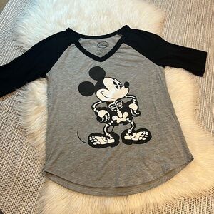 Disney women’s L mickey Halloween skeleton tee
